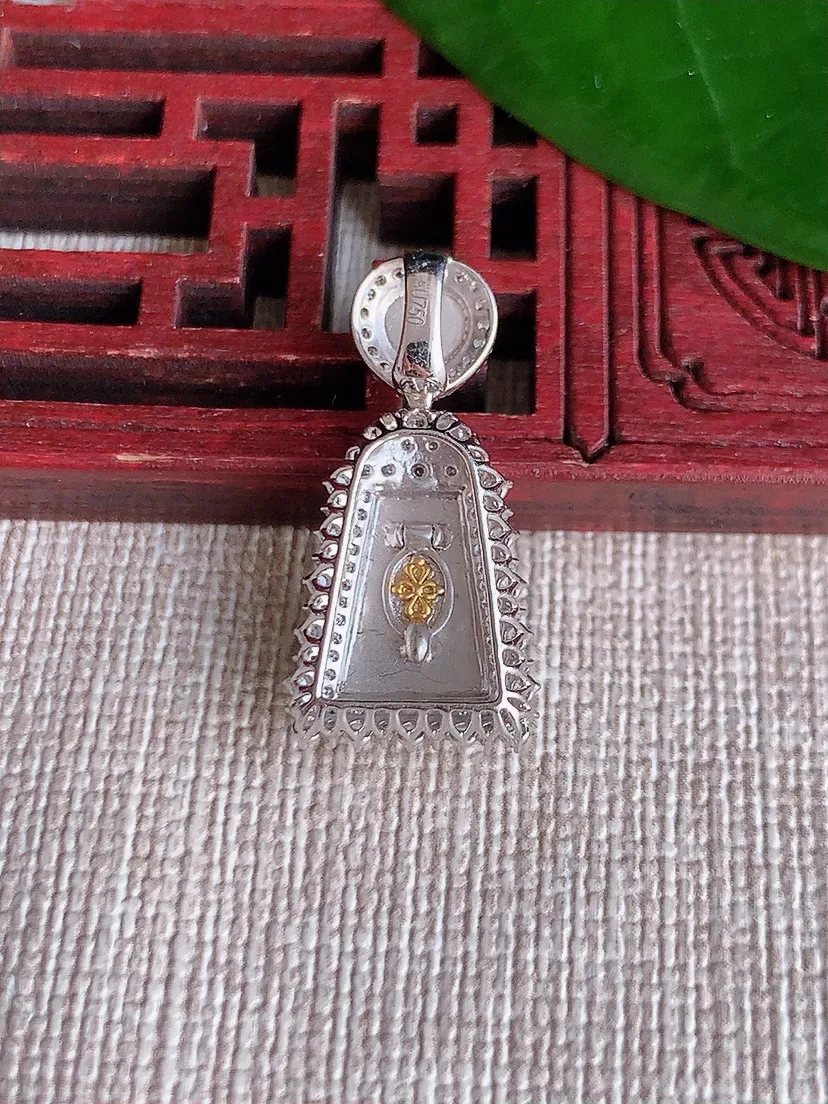 天然A货翡翠18K金伴阳绿无事牌吊坠尺寸25×12.2×7.3裸石10×7m量2.64g 0702