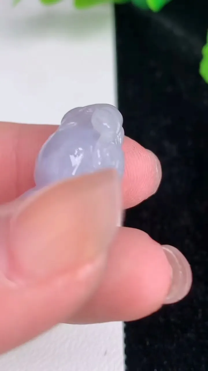 天然A货翡翠紫罗兰葫芦吊坠，尺寸31.3-16-12.5，重量:11.15g
7月4日