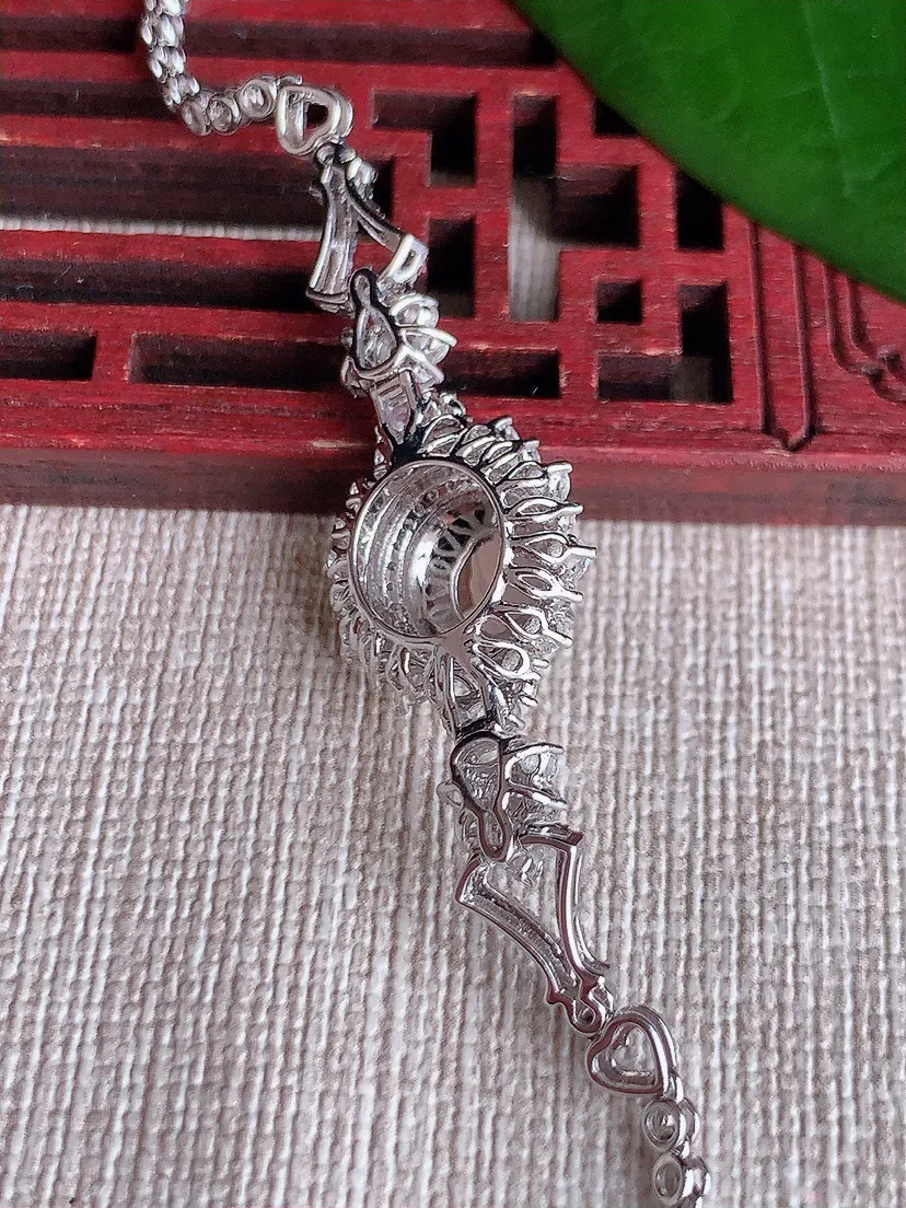 天然A货翡翠冰种18K钻镶嵌白月光蛋面手链尺寸9×8.6×10mm 重量7.17g 0703