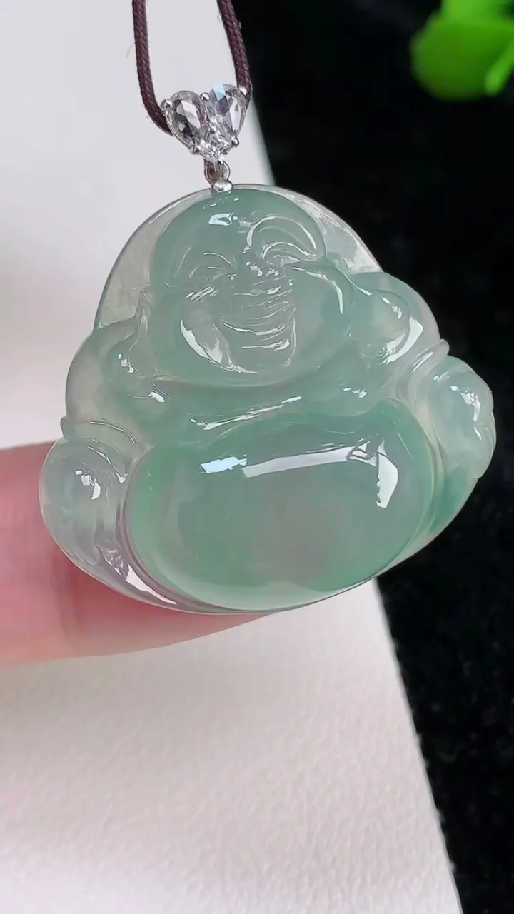 天然A货翡翠佛公吊坠，尺寸27.3-29.8-6，重量:8.30g
7月4日