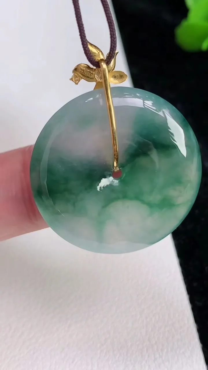 天然A货翡翠种飘花平安扣吊坠，尺寸27-4.8，重量:7.37g
7月4日