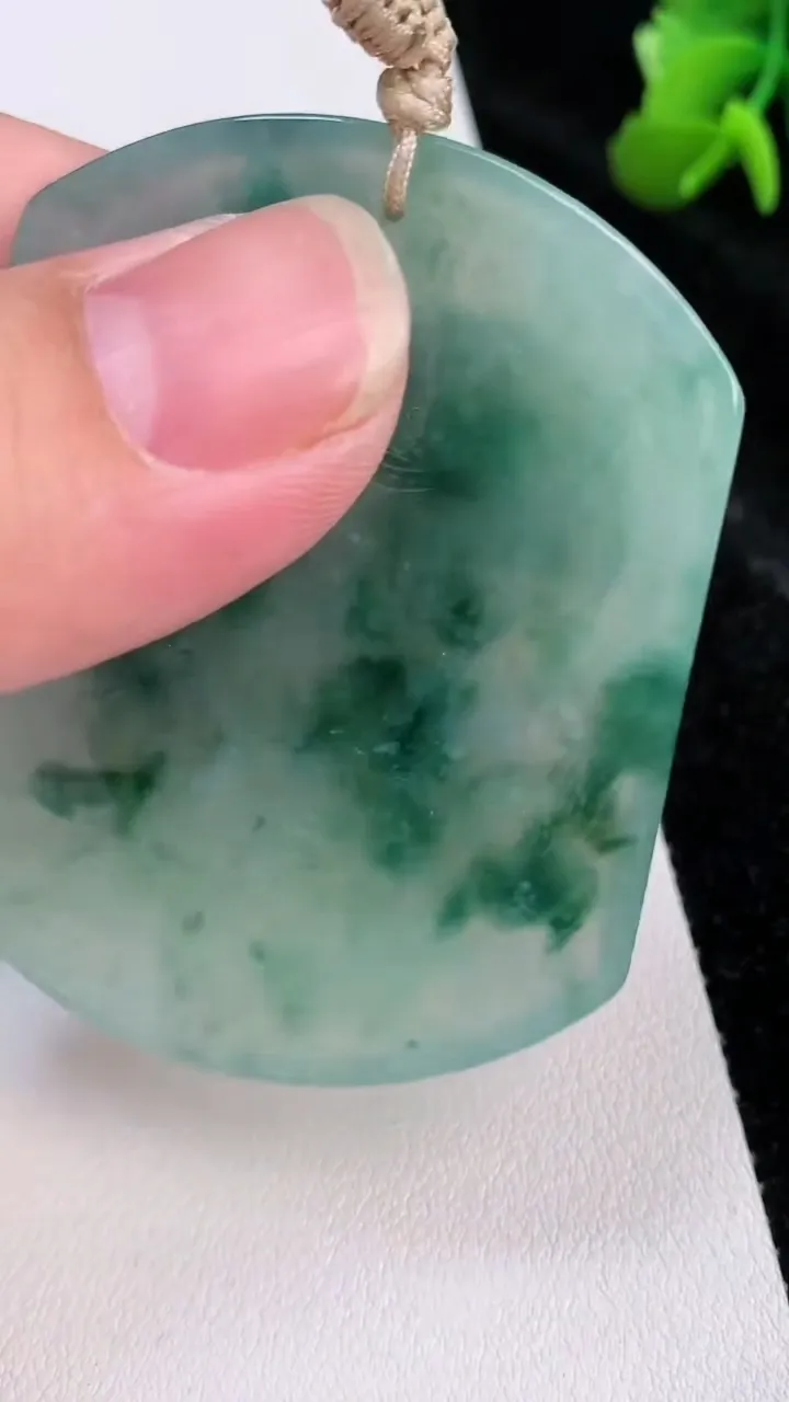 天然A货翡翠生肖虎吊坠，尺寸54.3-45.4-5.4，重量:30.65g
7月4日