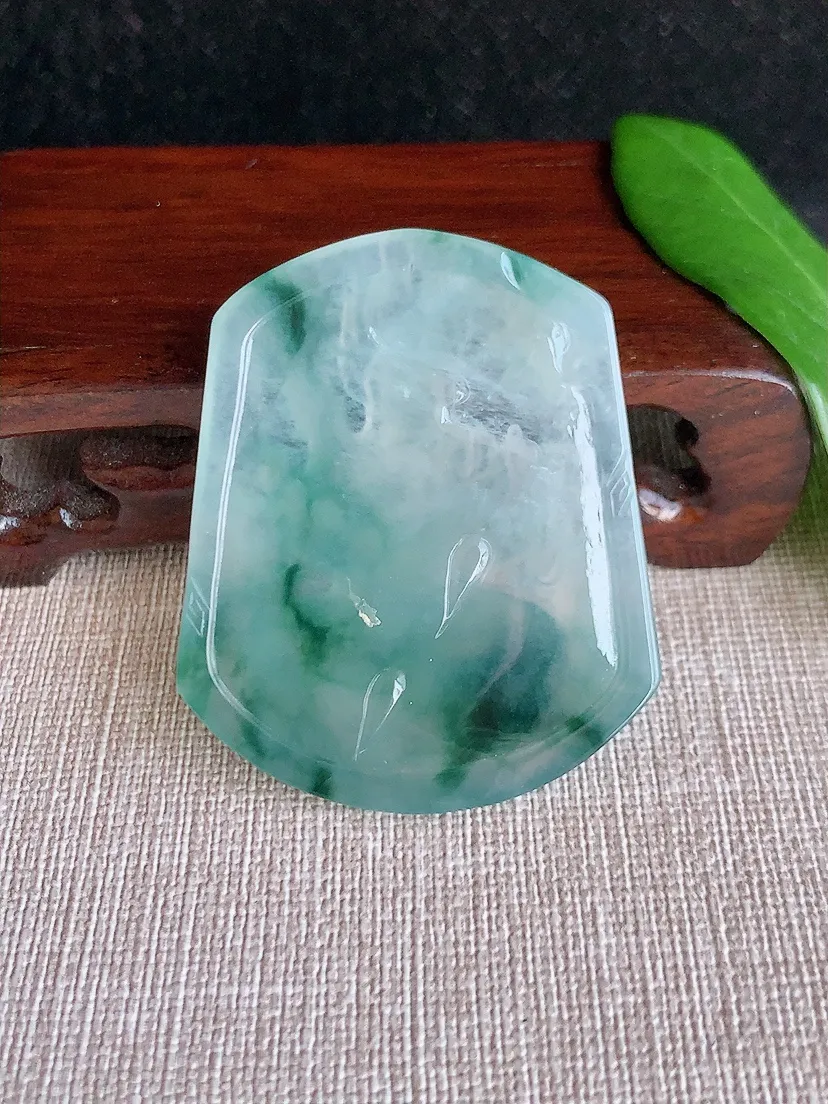 天然A货翡翠飘花不动明王吊坠尺寸49.2×40.8×5m量19.90g 0704