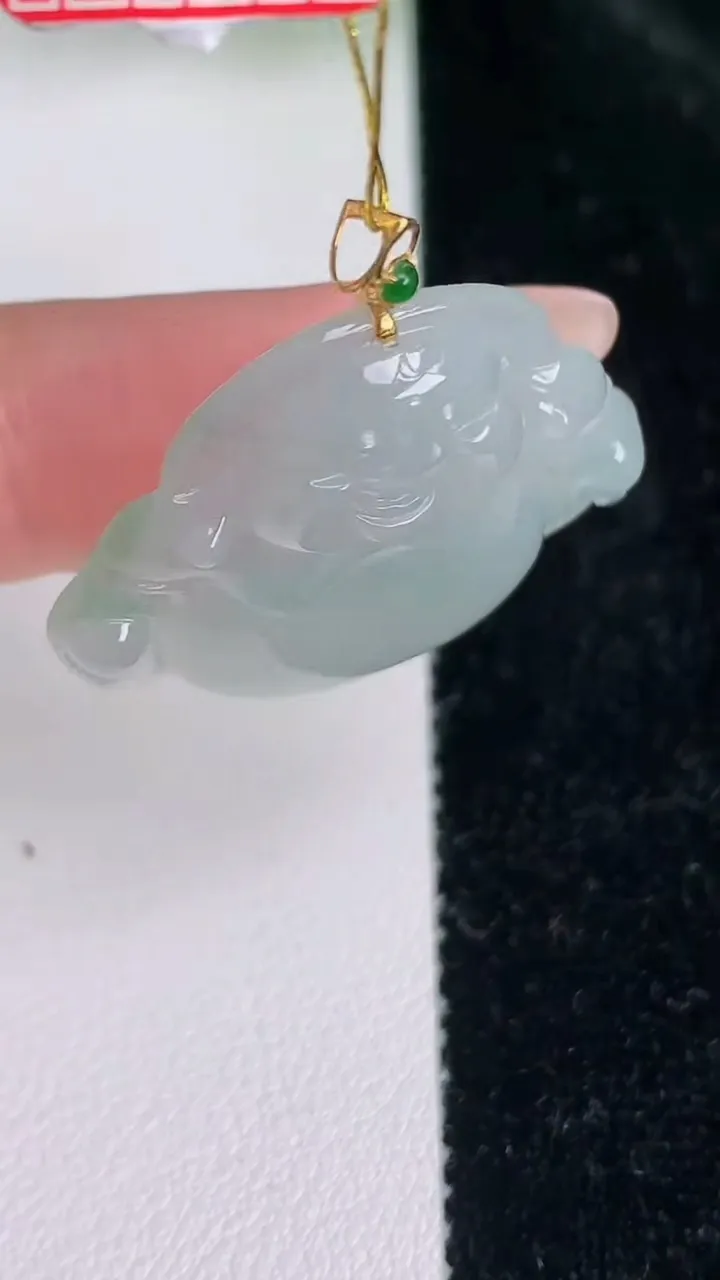 天然A货翡翠佛公吊坠，尺寸27.3-30.2-6，重量:7.24g
7月4日