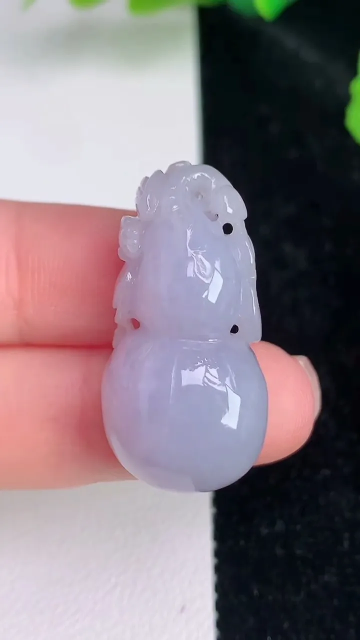 天然A货翡翠紫罗兰葫芦吊坠，尺寸31.3-16-12.5，重量:11.15g
7月4日