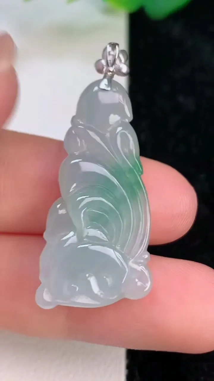 天然A货翡翠天鹅吊坠，尺寸32.7-15-6，重量:5.04g
7月5日