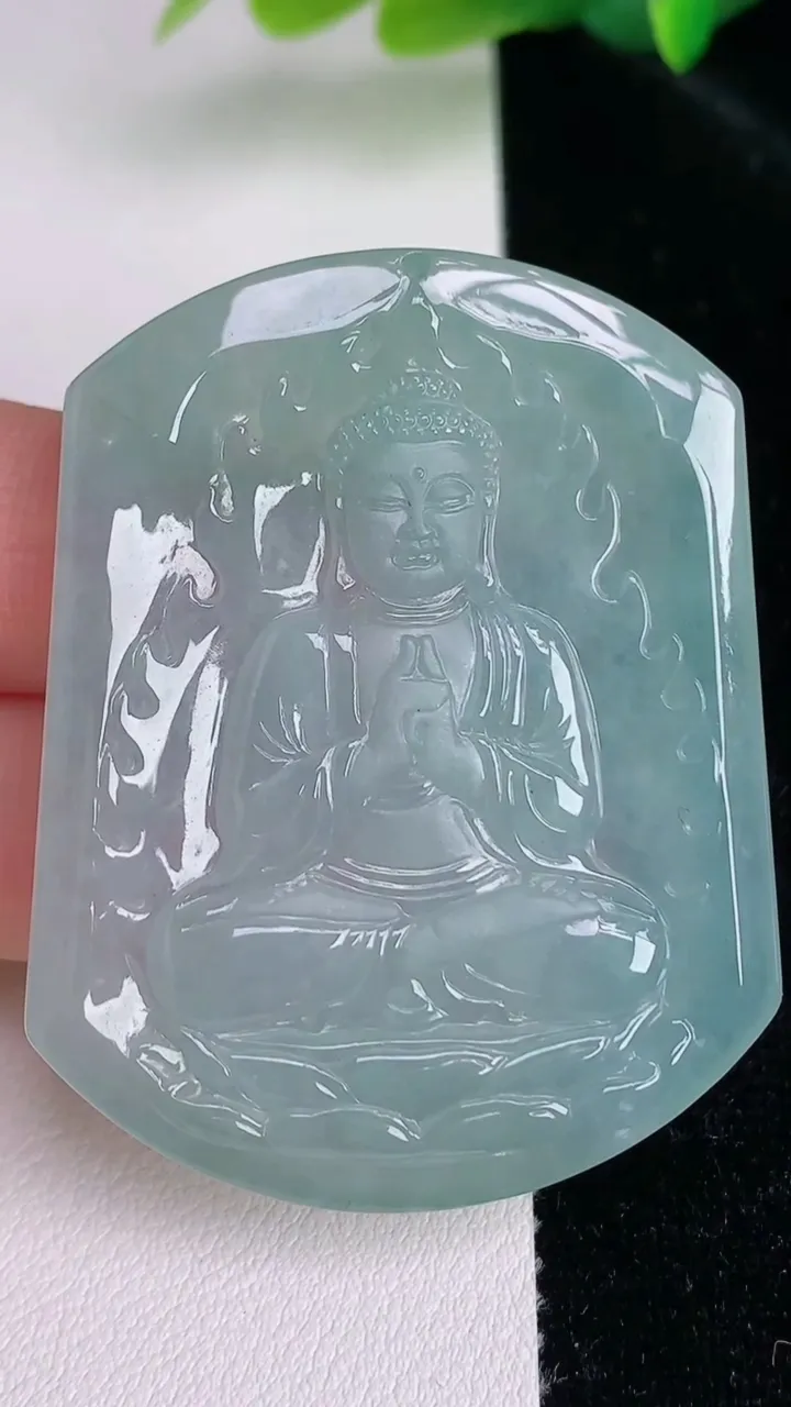 天然A货翡翠阿弥陀佛吊坠，尺寸50-39.8-5.6，重量:25.24g
7月5日