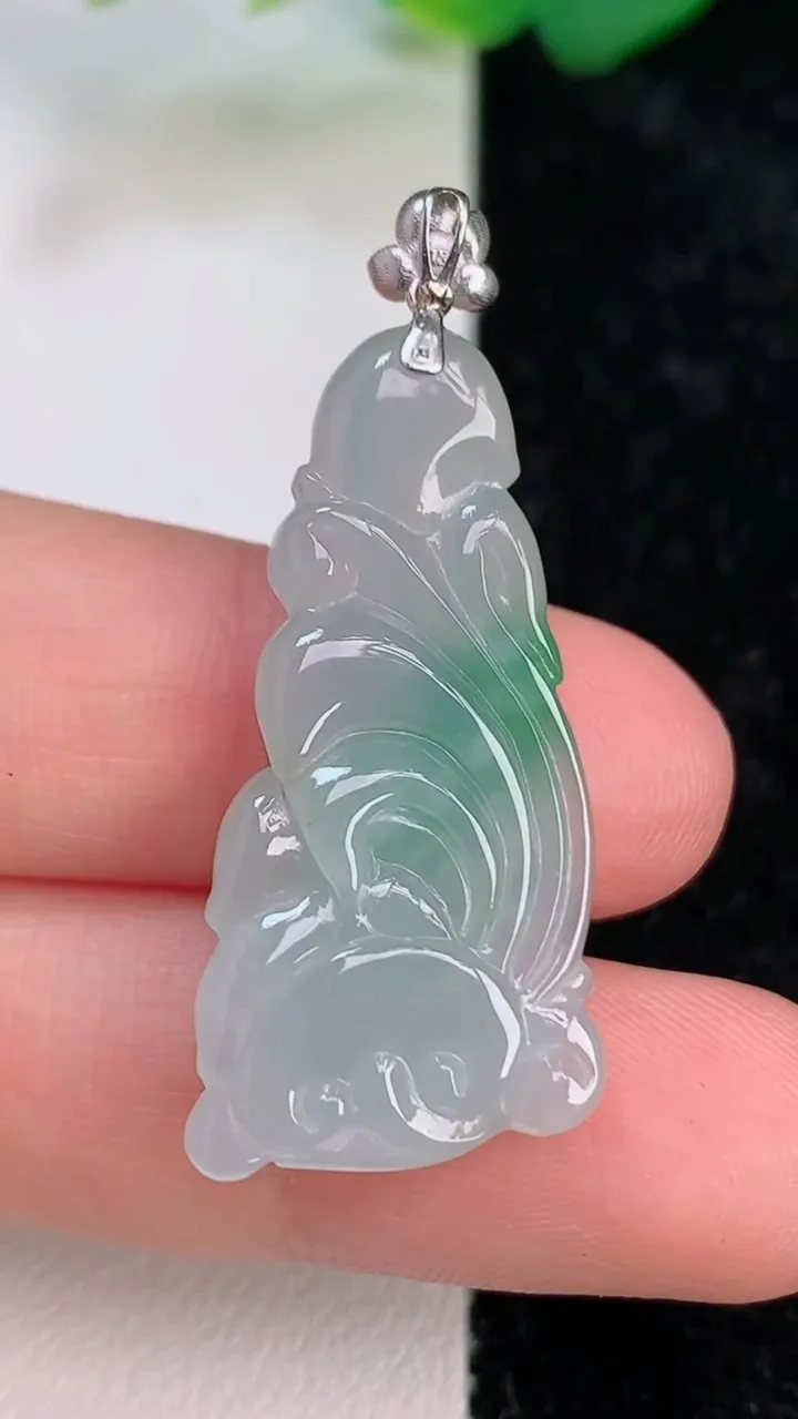 天然A货翡翠天鹅吊坠，尺寸32.7-15-6，重量:5.04g
7月5日