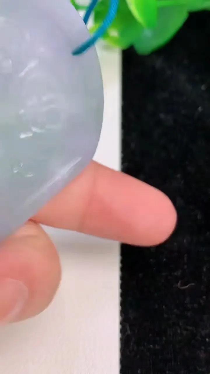 天然A货翡翠生肖猴吊坠，尺寸55.6-49.6-6，重量:33.76g
7月5日
