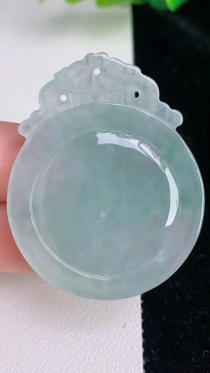 天然A货翡翠麒麟吊坠，尺寸46-36.6-6，重量:16.47g
7月5日