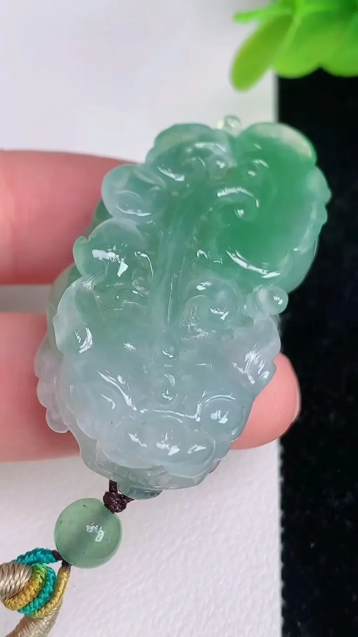 天然A货翡翠貔貅吊坠，尺寸43.8-23.8-11.7，重量:29.16g
7月5日