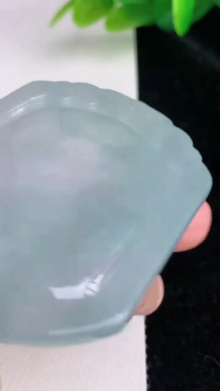 天然A货翡翠生肖狗吊坠，尺寸50.8-45-6，重量:27.47g
7月5日