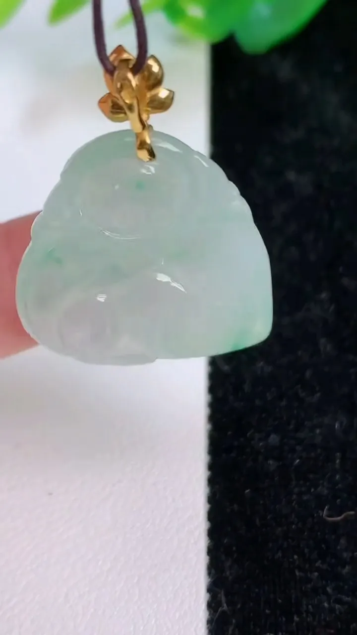 天然A货翡翠生肖猴吊坠，尺寸26.4-29.4-5.5，重量:7.23g
7月5日