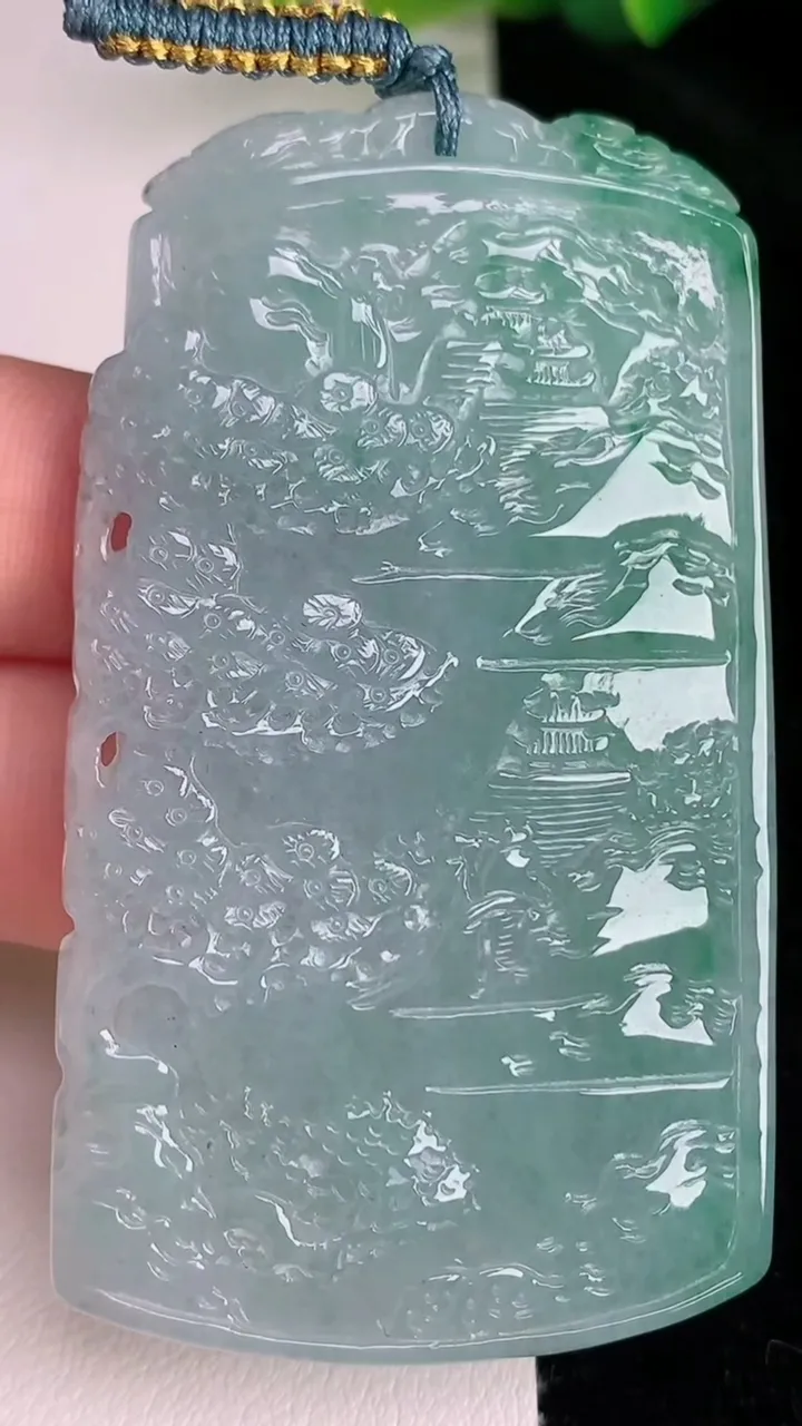 天然A货翡翠山水牌吊坠，尺寸63.2-37-4.5，重量:27.77g
7月5日