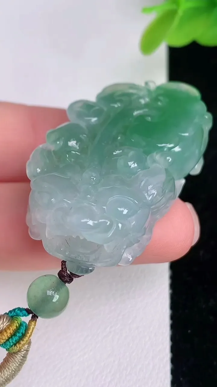 天然A货翡翠貔貅吊坠，尺寸43.8-23.8-11.7，重量:29.16g
7月5日
