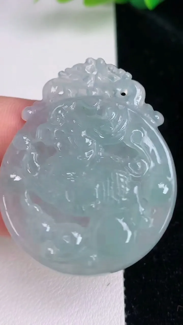 天然A货翡翠麒麟吊坠，尺寸46-36.6-6，重量:16.47g
7月5日