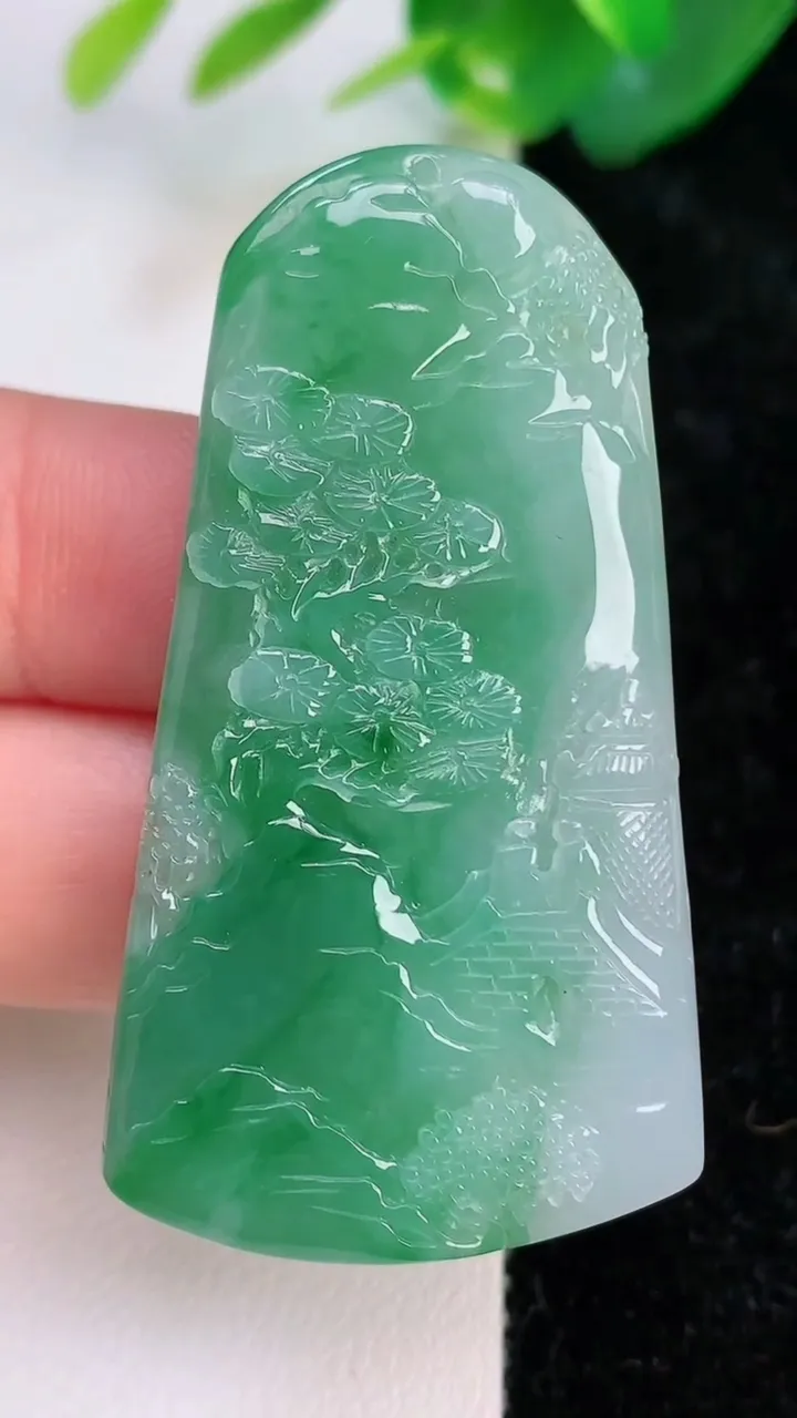 天然A货翡翠山水牌吊坠，尺寸50.7-27.2-4.6，重量:15.36g
7月5日