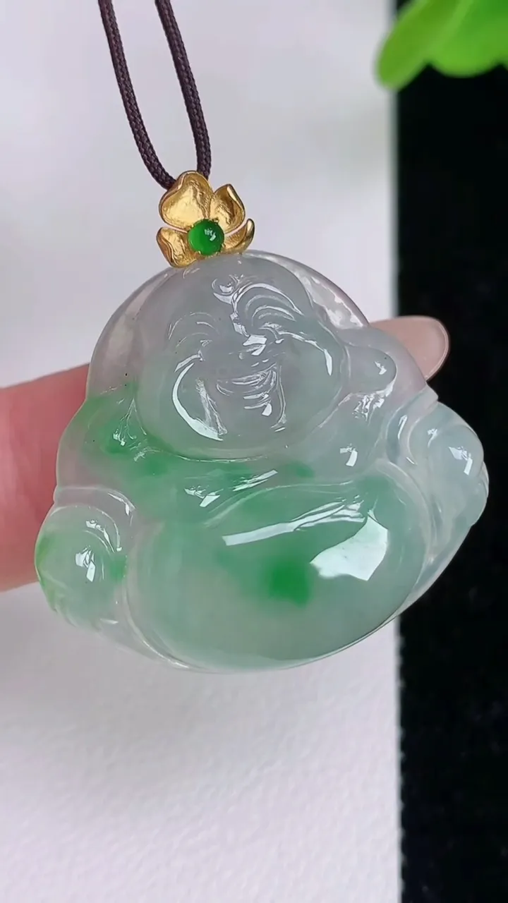 天然A货翡翠佛公吊坠，尺寸27.3-30-6，重量:7.36g
7月5日