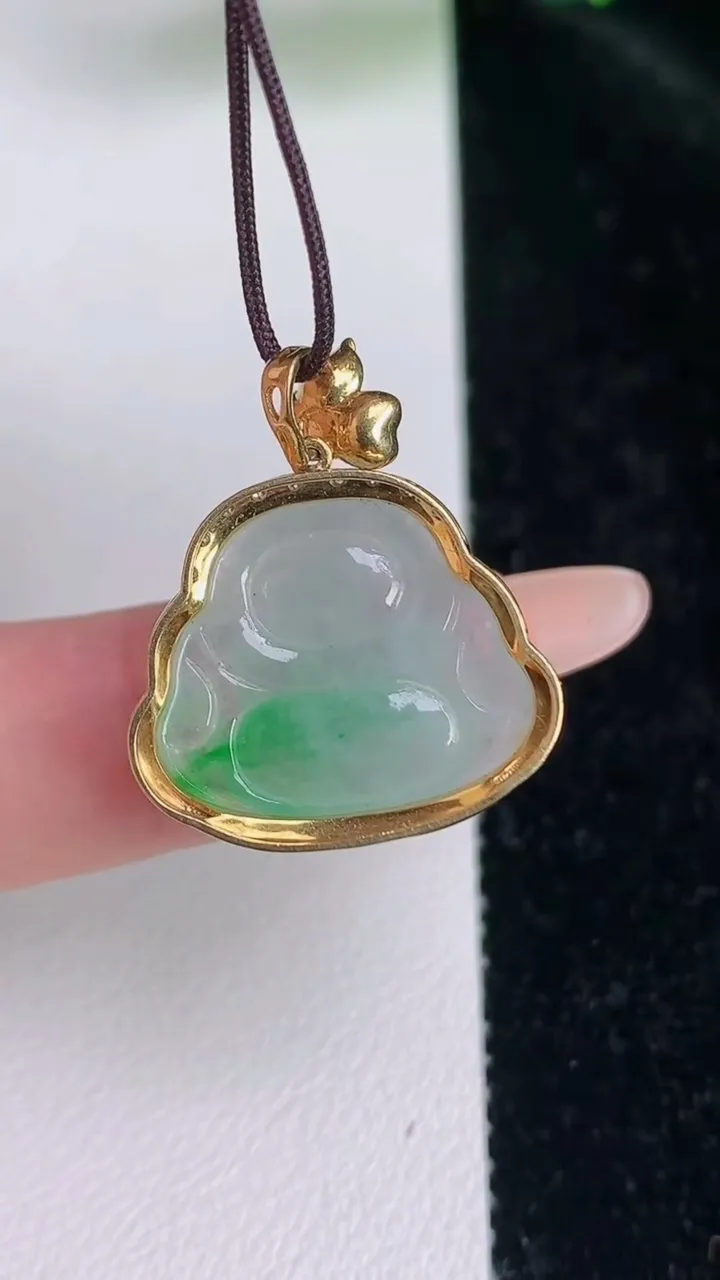 天然A货翡翠佛公吊坠，尺寸23.6-20.7-7.3，裸石15.5-18.7重量:3.51g
7月5日