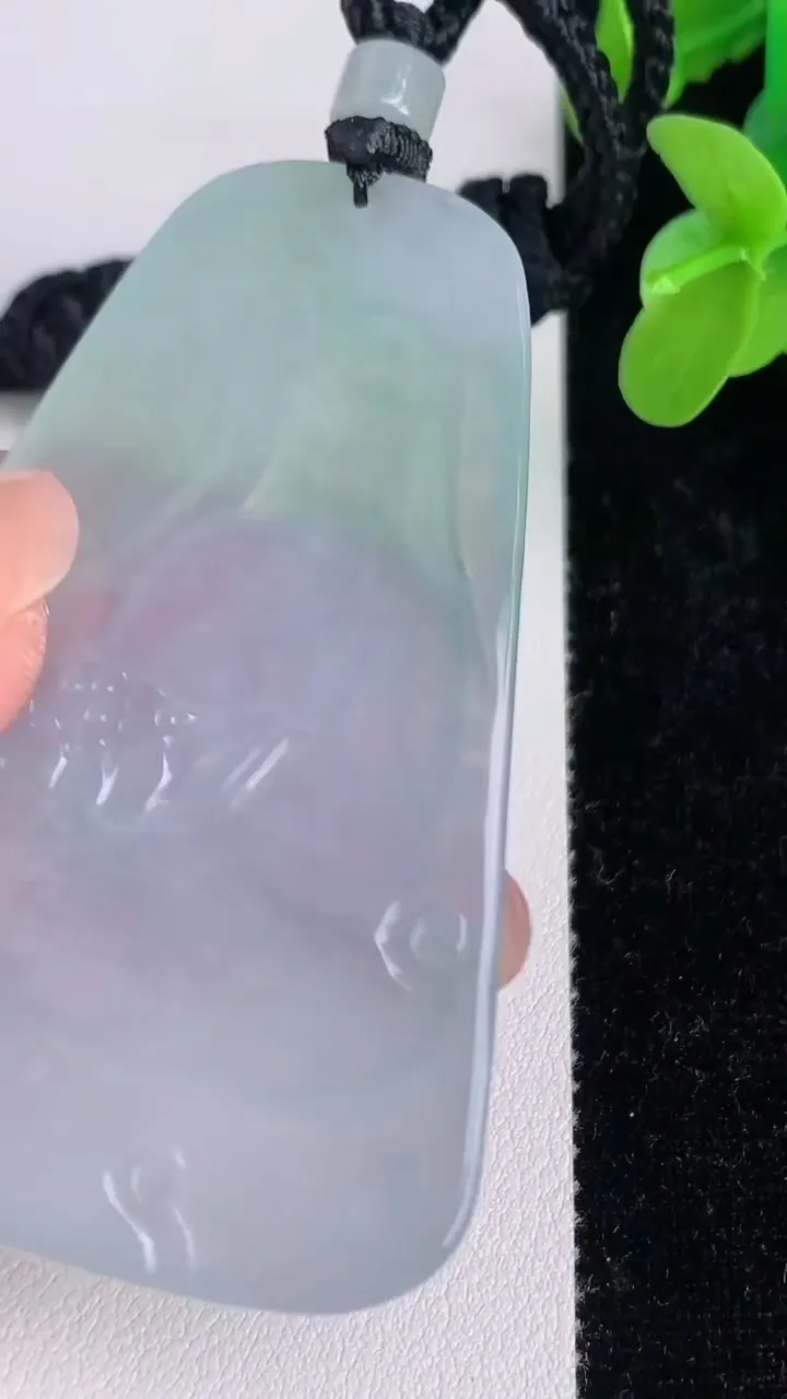天然A货翡翠大势至观音菩萨吊坠，尺寸63.9-42.4-5.3，重量:33.56g
7月5日