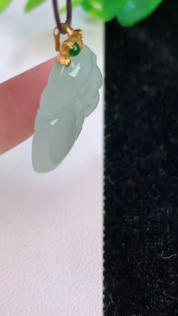 天然A货翡翠生肖猴吊坠，尺寸26.4-29.4-5.5，重量:7.23g
7月5日