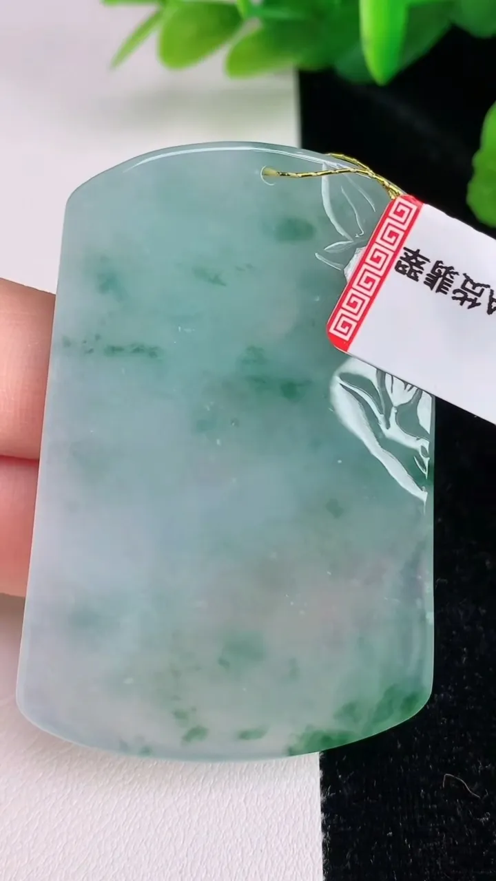 天然A货翡翠山水观音菩萨吊坠，尺寸57-39.5-4.5，重量:27.08g
7月5日