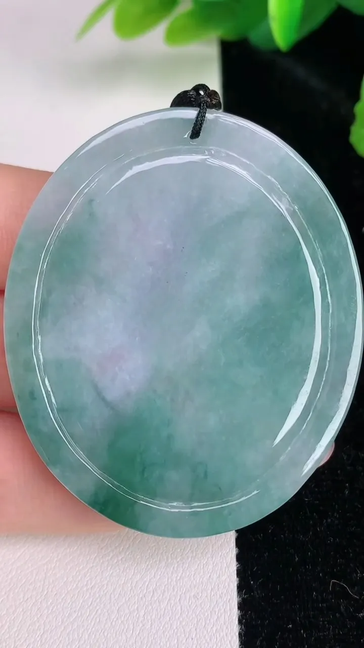 天然A货翡翠生肖鸡吊坠，尺寸53.8-44.6-5.7，重量:29.25g
7月5日