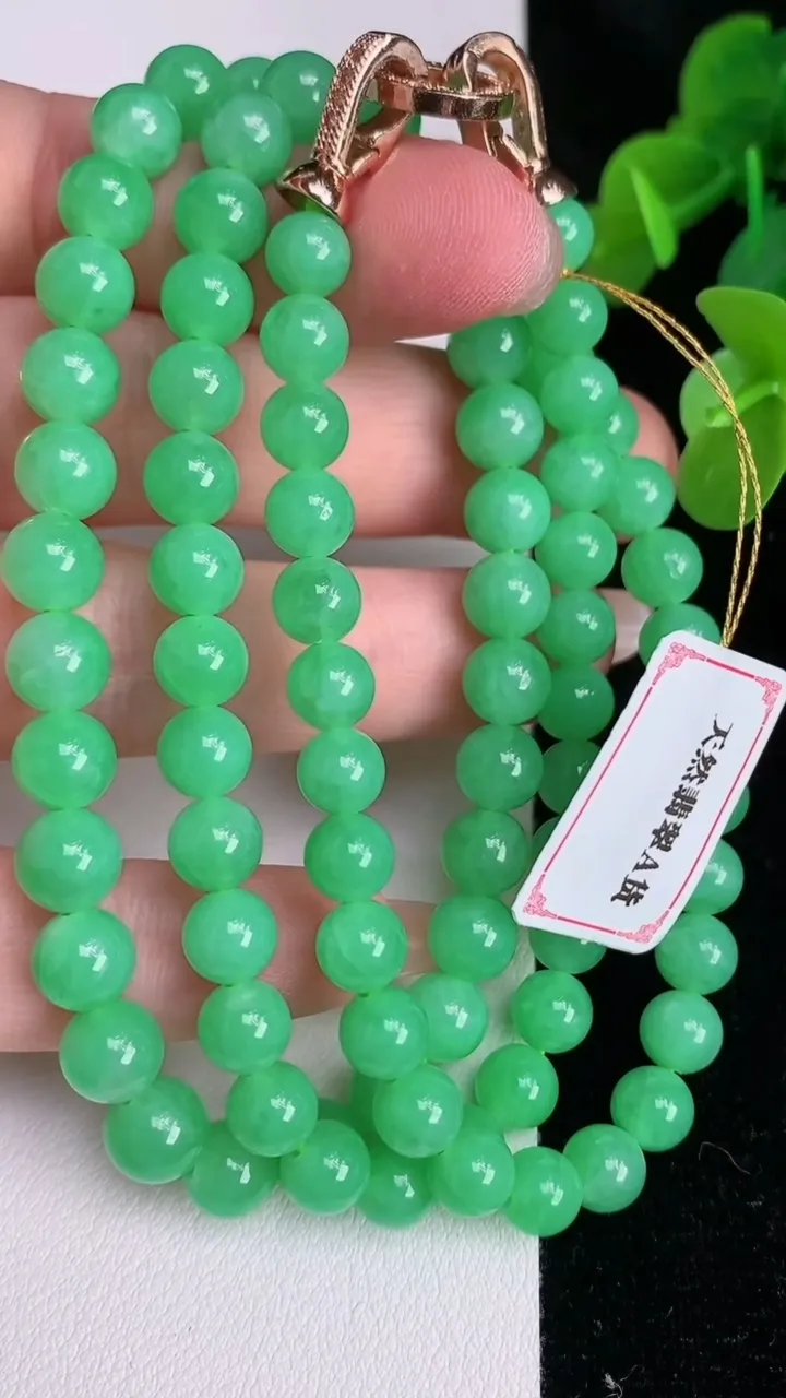 天然A货翡翠圆珠项链，尺寸6.6-86颗，重量:43.42g
7月5日