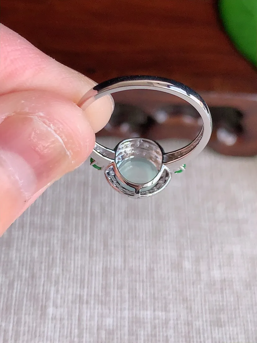 天然A货翡翠18K金伴钻镶嵌白月光蛋面戒指 圈口17.6裸石尺寸6.6mm 重量2.00g 0704