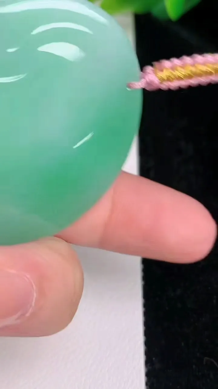 天然A货翡翠普贤菩萨吊坠，尺寸48-41.6-5.8，重量:26.26g
7月5日