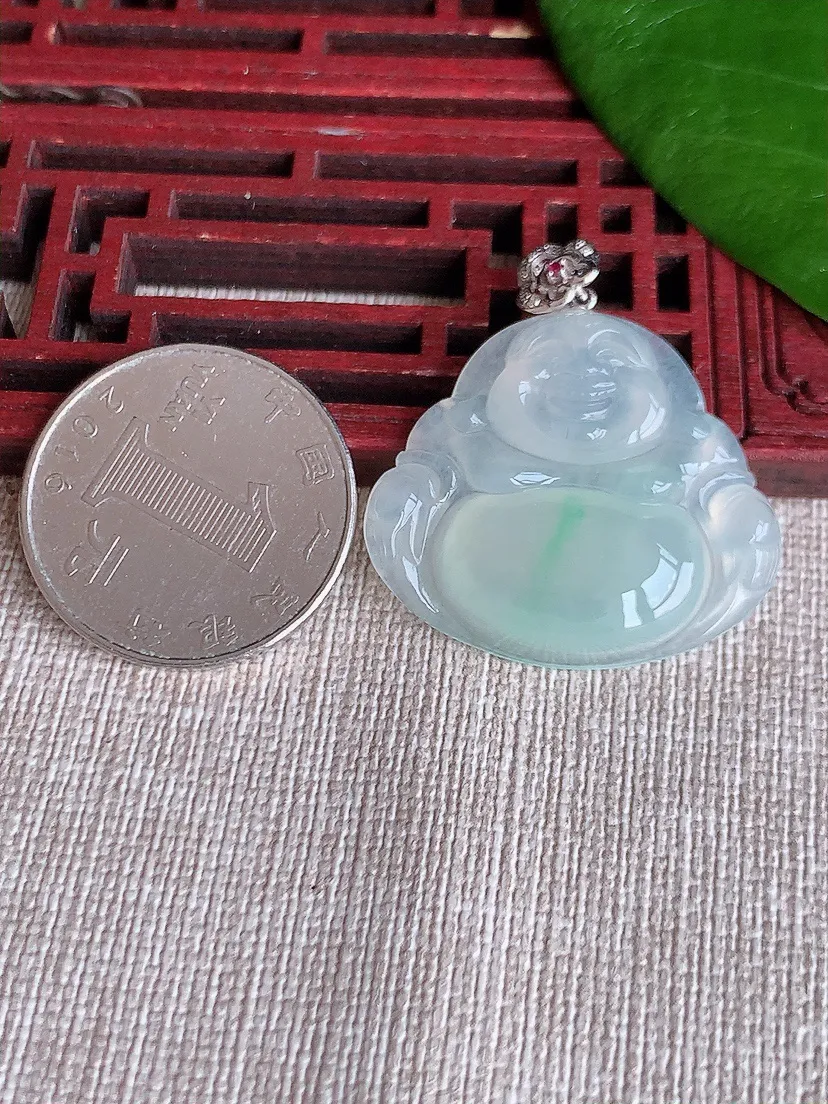 天然A货翡翠18K金扣头飘绿佛公吊坠尺寸34.3×26.8×30.8×5.6m量7.36g 0704