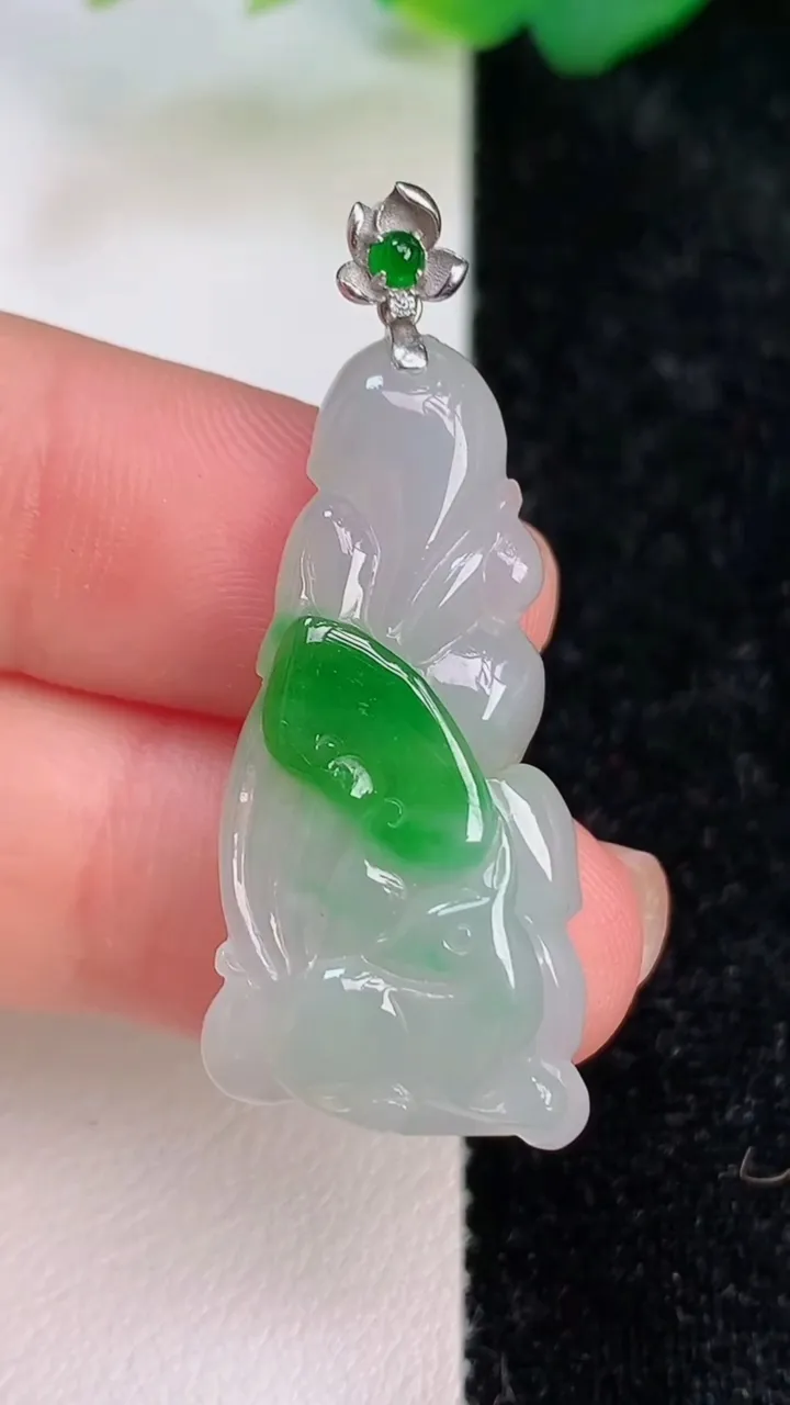 天然A货翡翠天鹅吊坠，尺寸32.7-15-6，重量:5.04g
7月5日