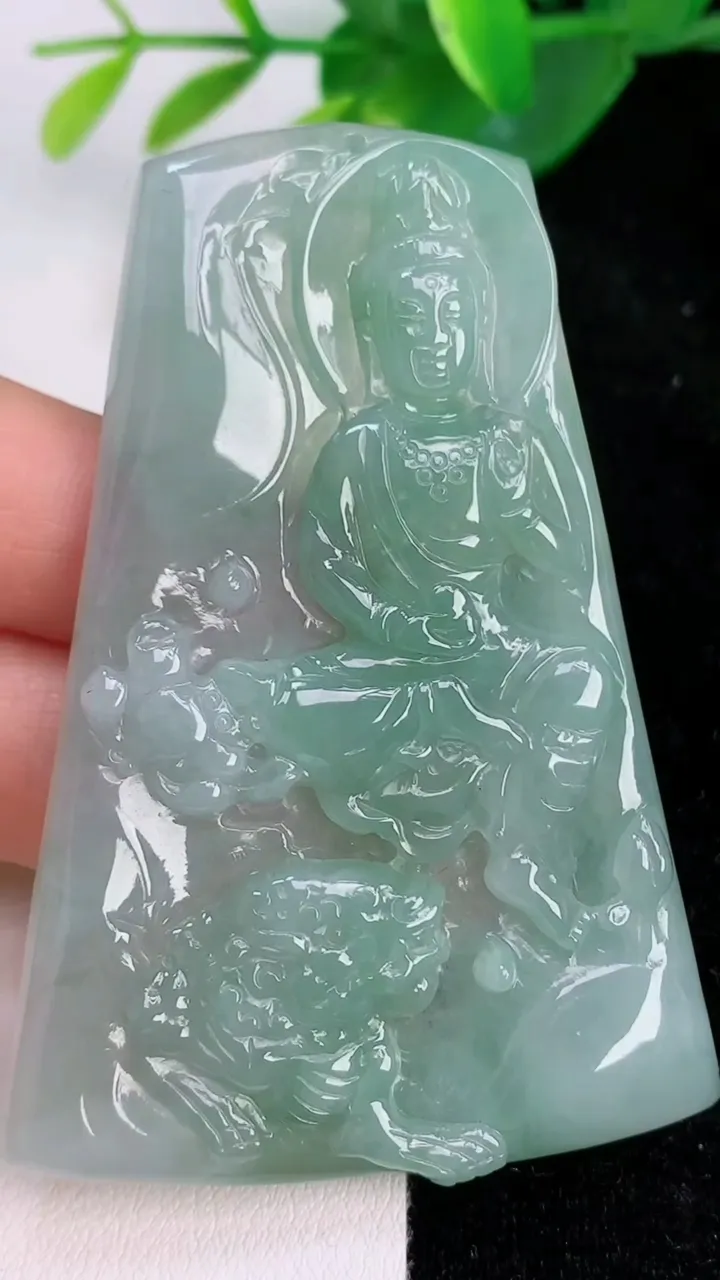 天然A货翡翠文殊菩萨吊坠，尺寸68-47-6，重量:31.45g
7月5日