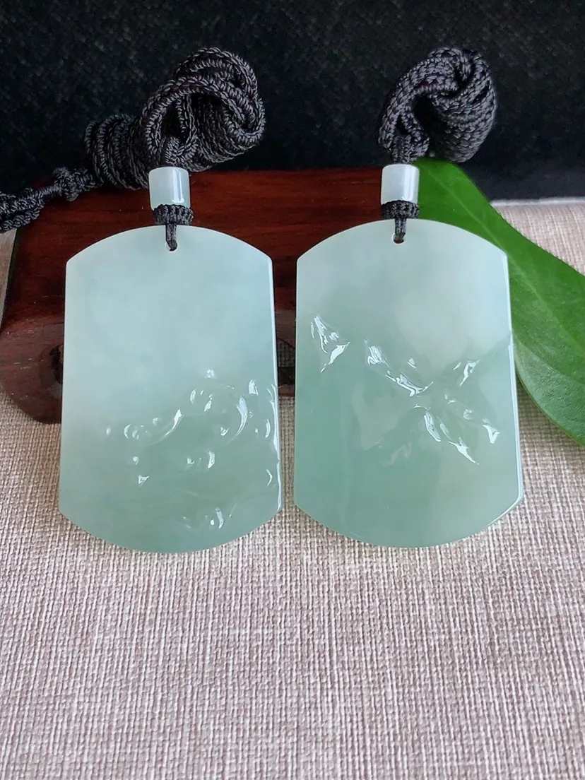 天然A货翡翠晴水山盟海誓吊坠一对尺寸51.7×36×5.6m量66.06g 0704