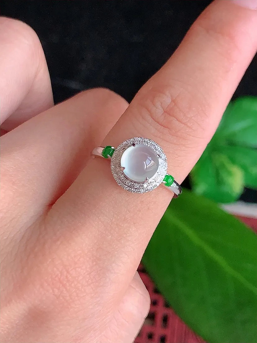 天然A货翡翠18K金伴钻镶嵌白月光蛋面戒指 圈口17.6裸石尺寸6.6mm 重量2.00g 0704