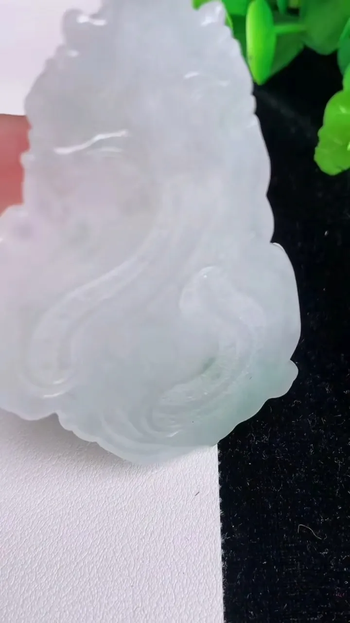 天然A货翡翠祥龙不动明王吊坠，尺寸7.8-49.2-5.8，重量:44.12g
7月5日