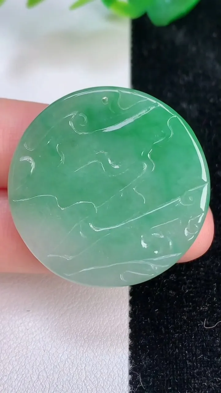 天然A货翡翠普贤菩萨吊坠，尺寸34.4-5，重量:11.36g
7月5日