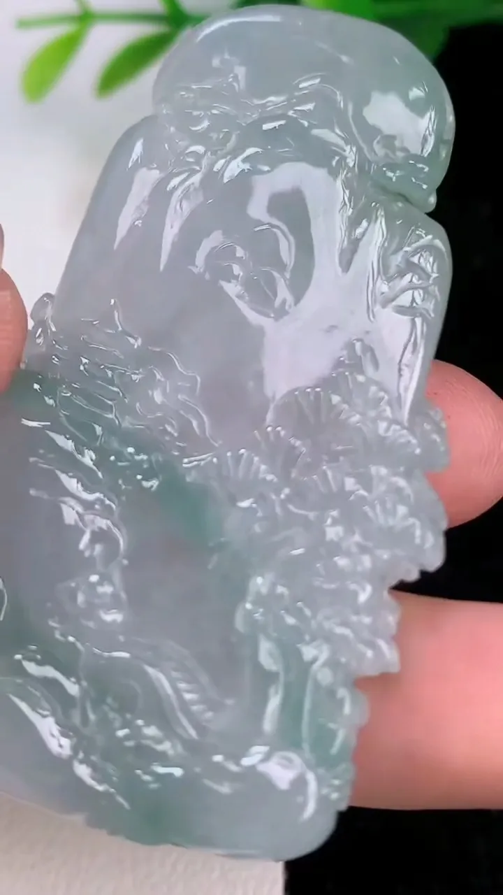 天然A货翡翠山水牌吊坠，尺寸60-32.3-8，重量:30.50g
7月5日