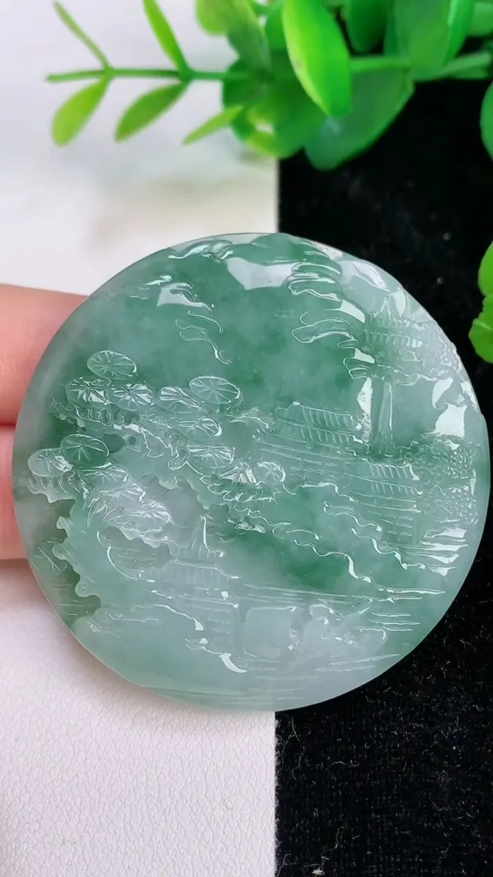 天然A货翡翠山水牌吊坠，尺寸53.6-6，重量:36.39g
7月5日