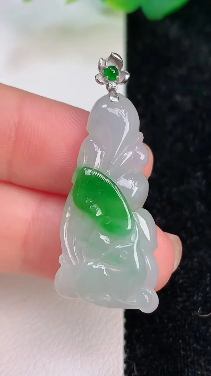 天然A货翡翠天鹅吊坠，尺寸32.7-15-6，重量:5.04g
7月5日