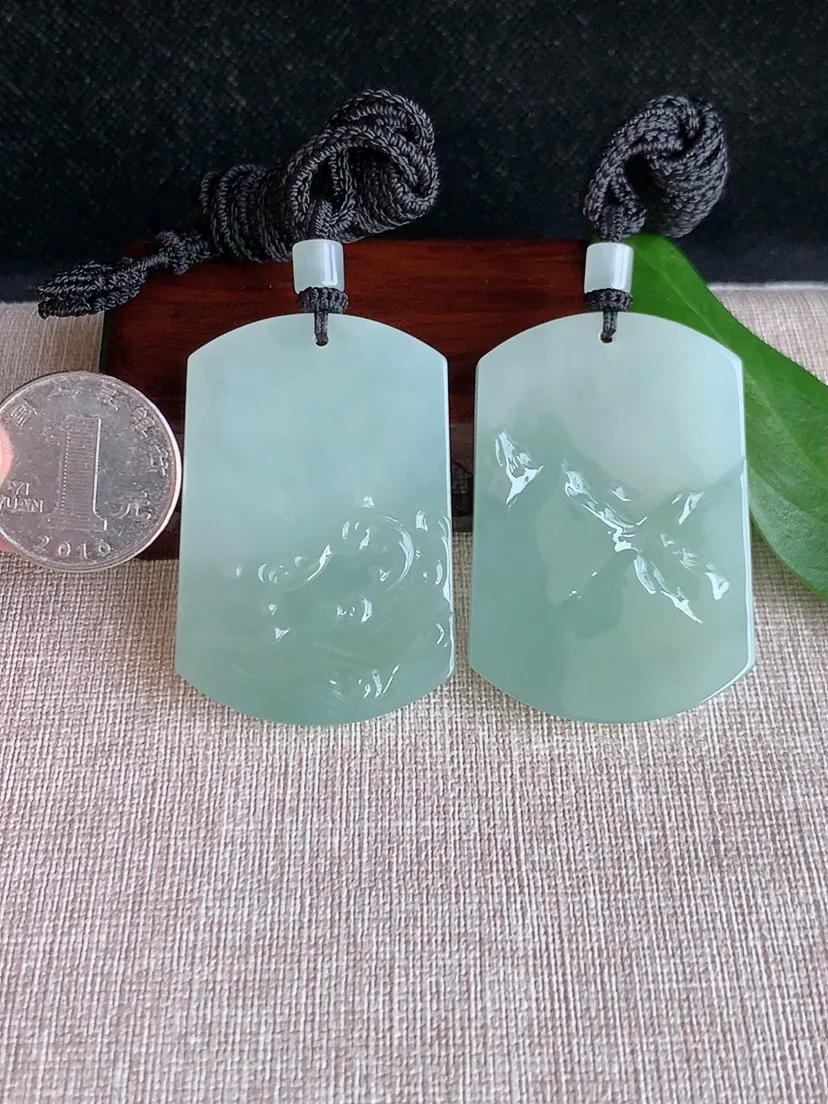 天然A货翡翠晴水山盟海誓吊坠一对尺寸51.7×36×5.6m量66.06g 0704