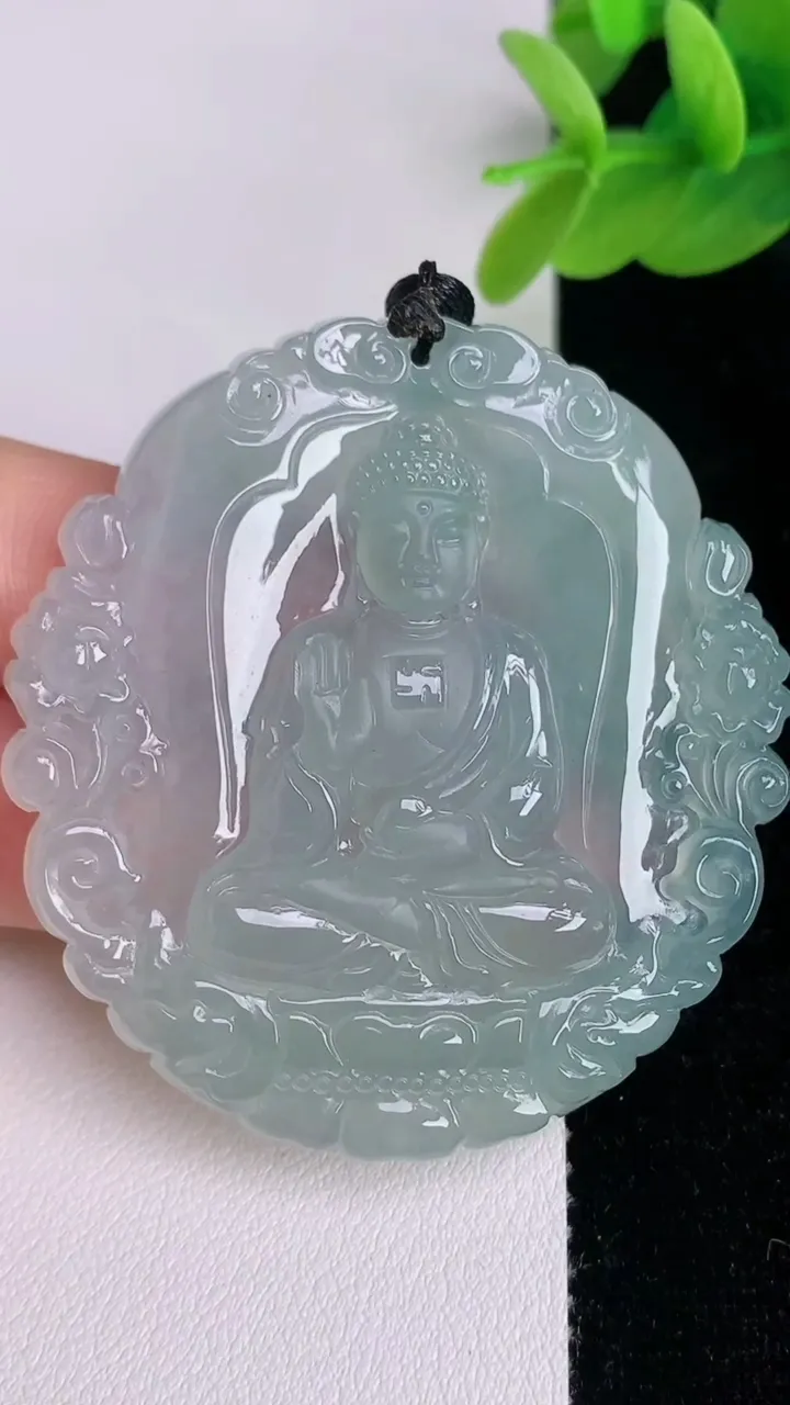 天然A货翡翠阿弥陀佛吊坠，尺寸52.6-50.3-6，重量:28.35g
7月5日