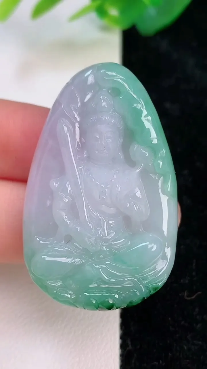 天然A货翡翠虚空藏观音菩萨吊坠，尺寸43-27.2-7.6，重量:17.31g
7月5日