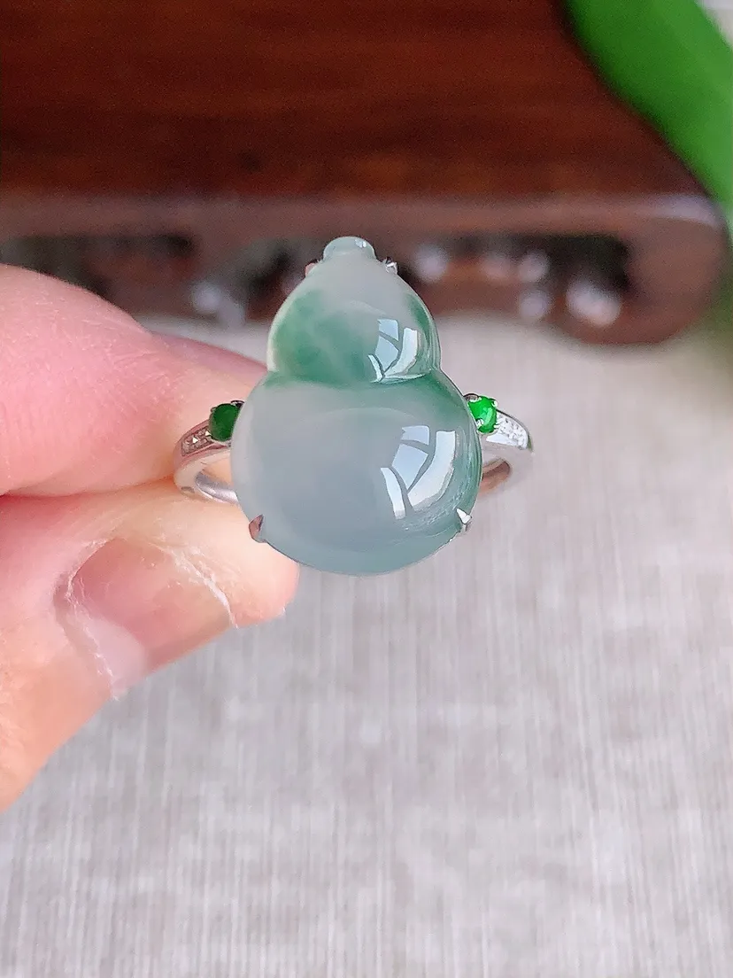 天然A货翡翠18K金镶嵌飘花葫芦戒指 圈口17.5裸石尺寸16.7×12mm 重量3.28g 070