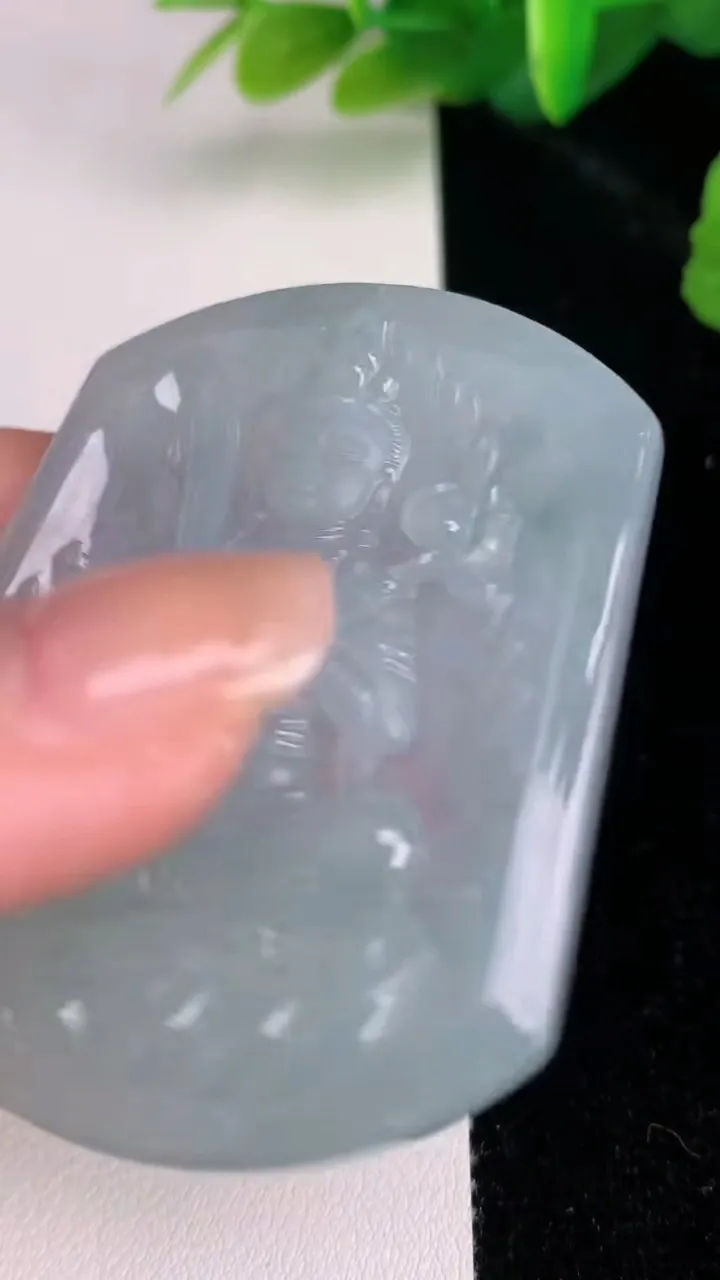 天然A货翡翠虚空藏观音菩萨吊坠，尺寸55.8-44.8-5.6，重量:31.45g
7月5日
