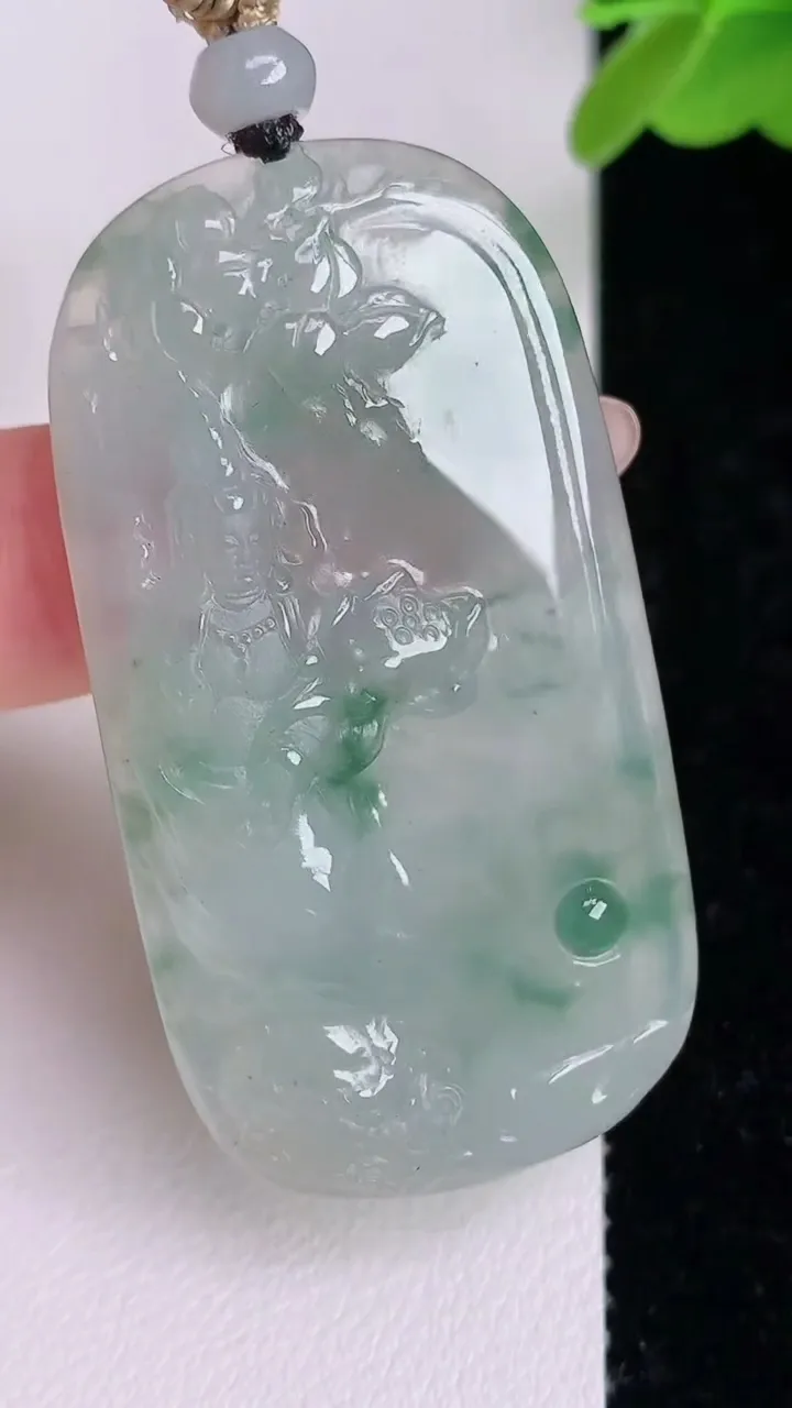 天然A货翡翠文殊菩萨吊坠，尺寸51.5-27.2-6.6，重量:19.00g
7月5日