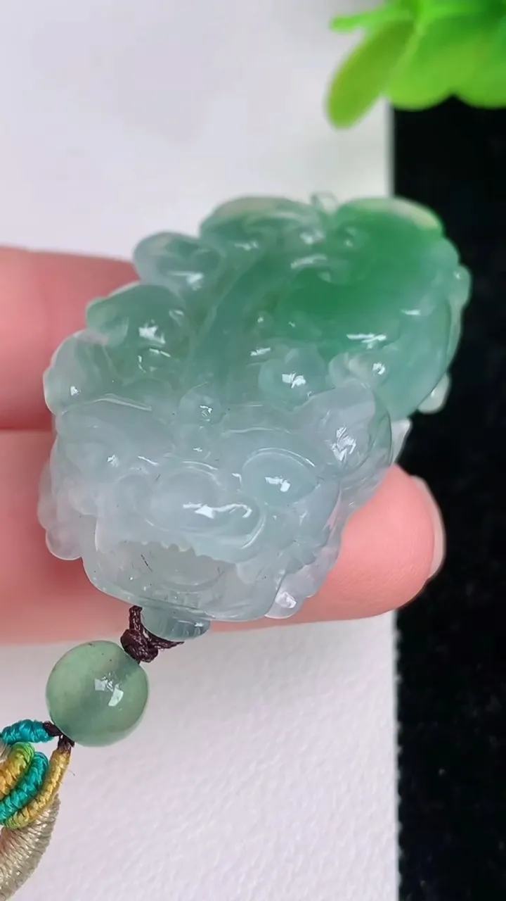 天然A货翡翠貔貅吊坠，尺寸43.8-23.8-11.7，重量:29.16g
7月5日