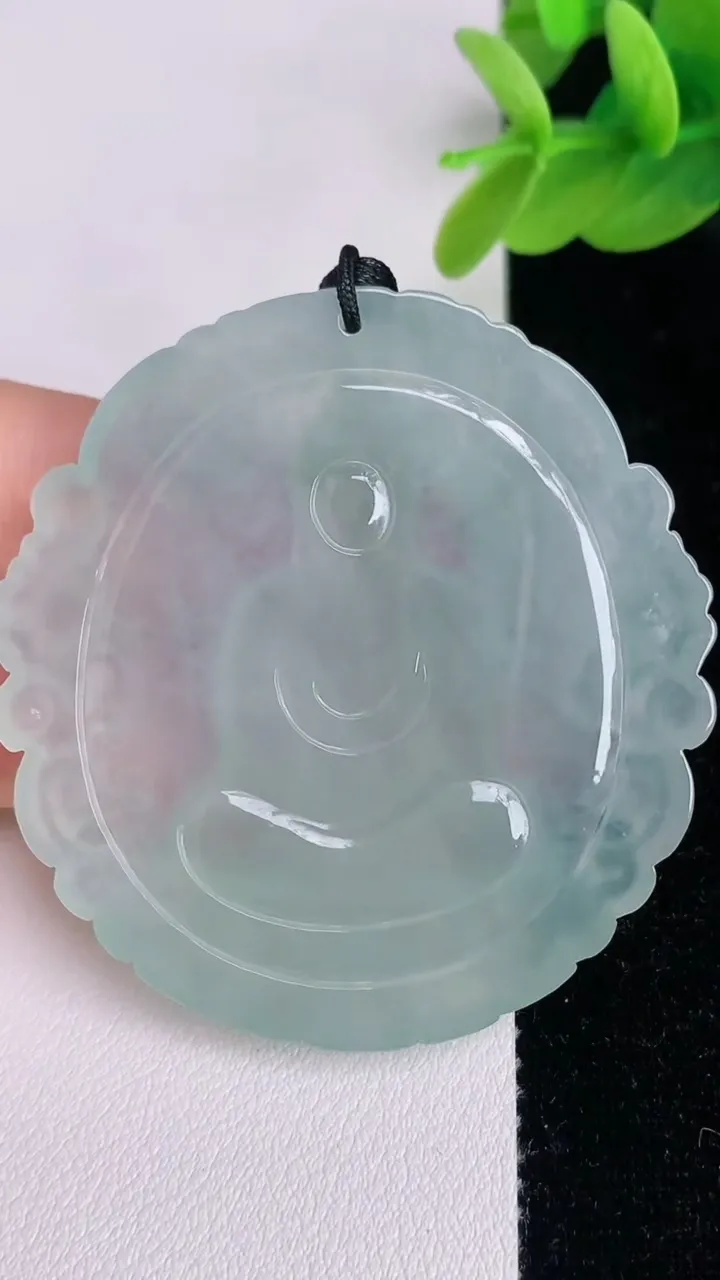 天然A货翡翠阿弥陀佛吊坠，尺寸52.6-50.3-6，重量:28.35g
7月5日
