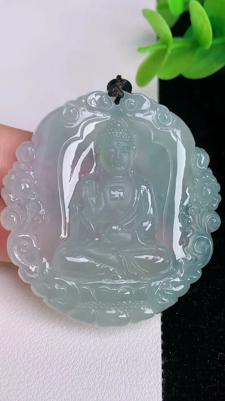 天然A货翡翠阿弥陀佛吊坠，尺寸52.6-50.3-6，重量:28.35g
7月5日