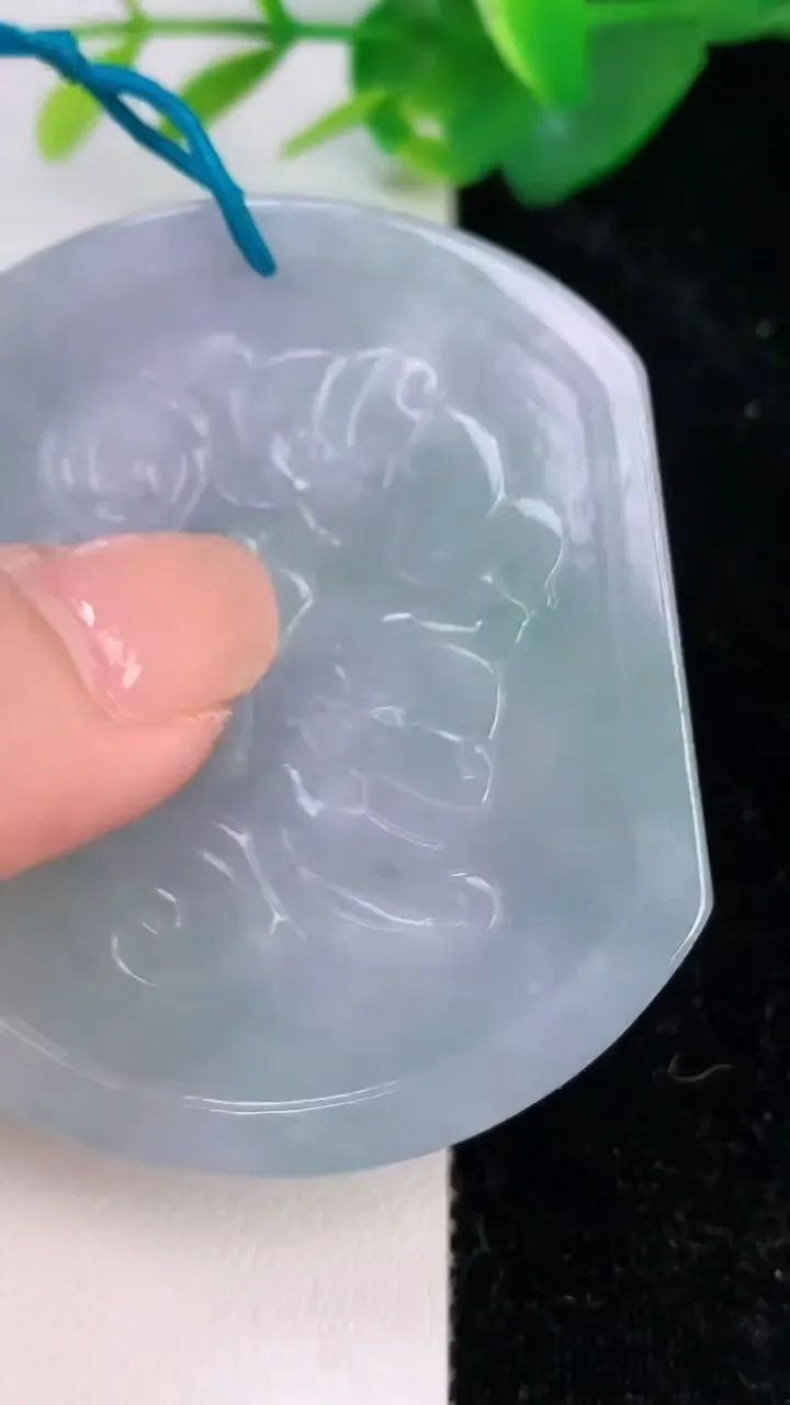 天然A货翡翠生肖猴吊坠，尺寸55.6-49.6-6，重量:33.76g
7月5日